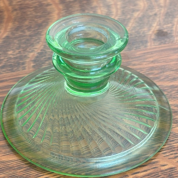 Green depression/uranium glass candle holder - Picture 1 of 5
